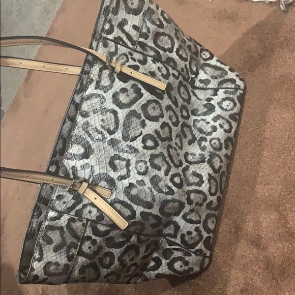 Guess purse - Picture 2 of 4